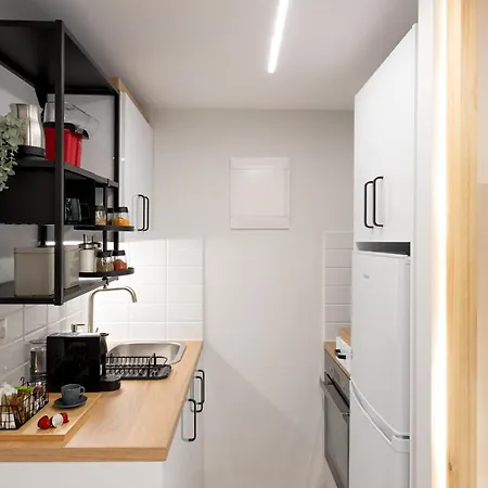 Roomaki - New & Stylish In The Center With Parking Apartment *