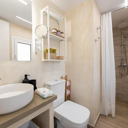 Roomaki - New & Stylish In The Center With Parking Apartment *