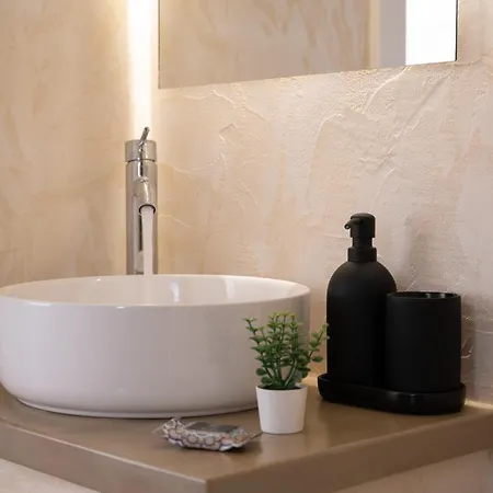 Roomaki - New & Stylish In The Center With Parking * Chalkís
