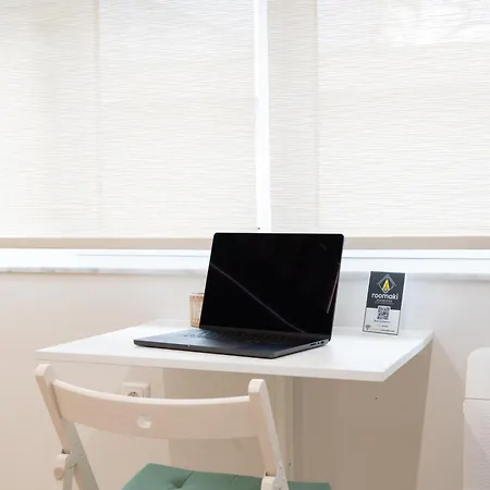 Roomaki - New & Stylish In The Center With Parking Apartment
