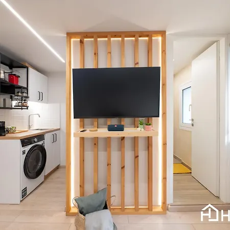 Roomaki - New & Stylish In The Center With Parking Chalkida