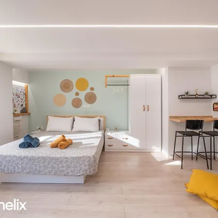 Roomaki - New & Stylish In The Center With Parking * Chalkís